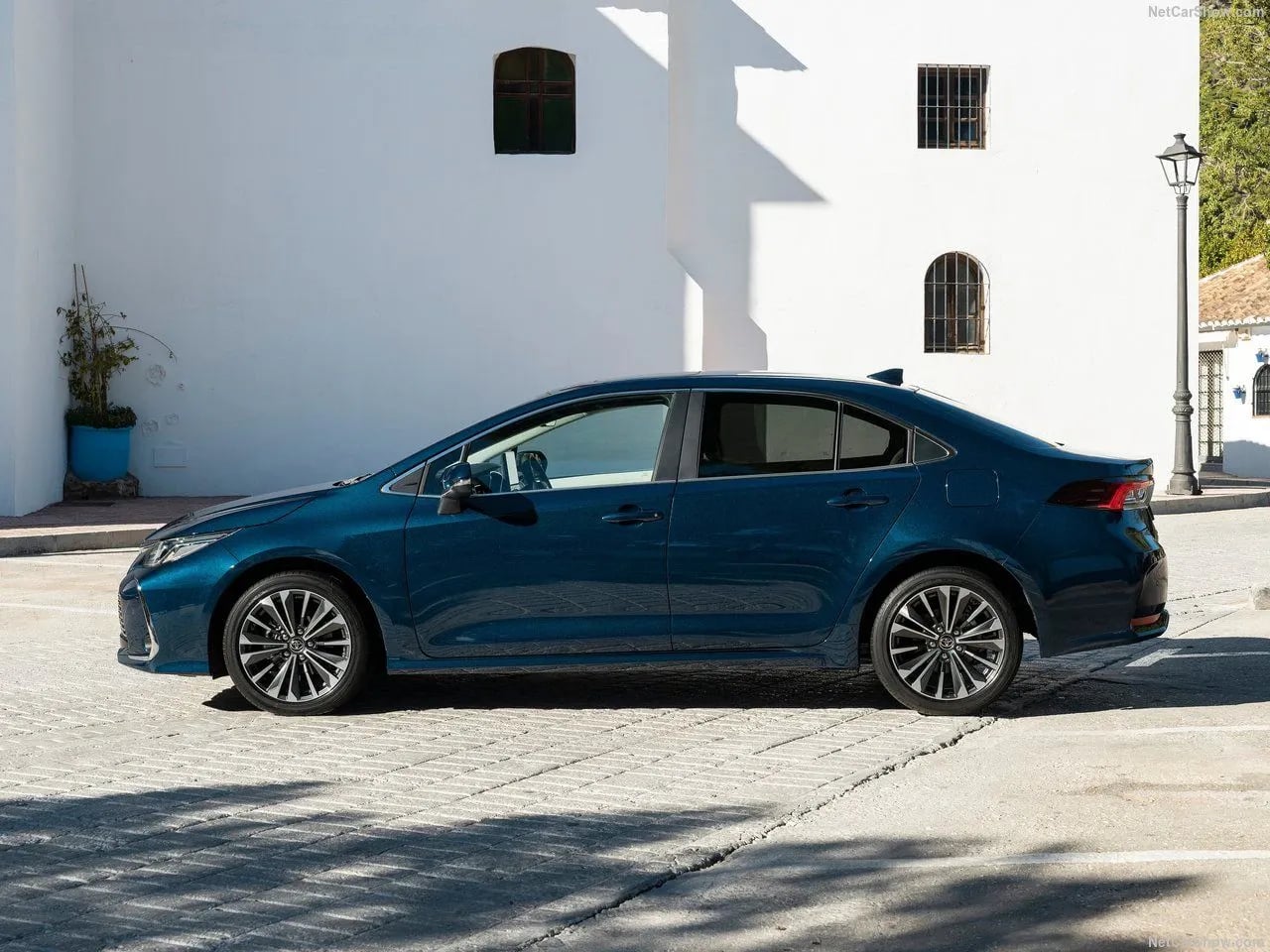 Silhouette latérale de la Toyota Corolla Sedan