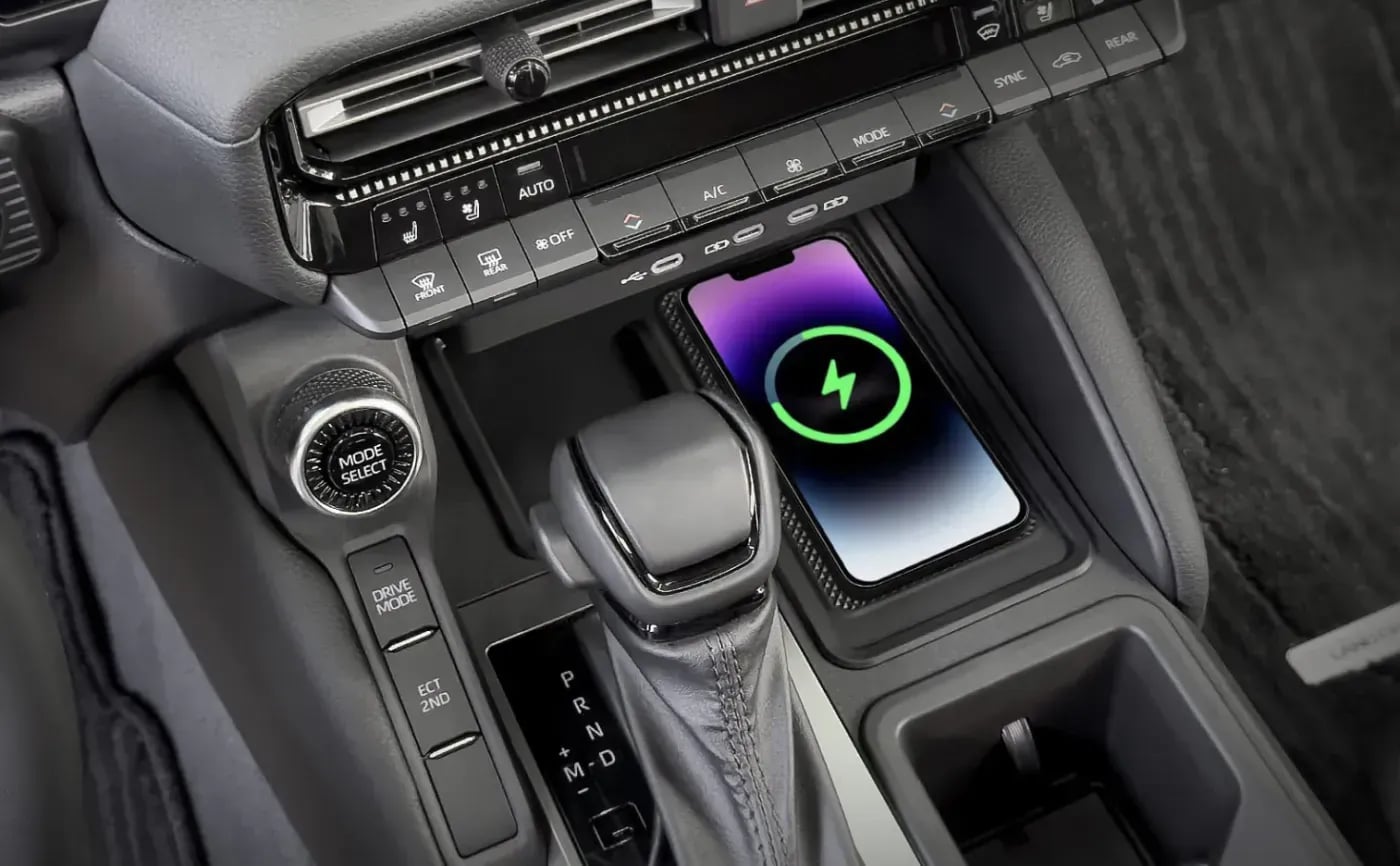 Toyota Land Cruiser Prado — Rechargez sans câble