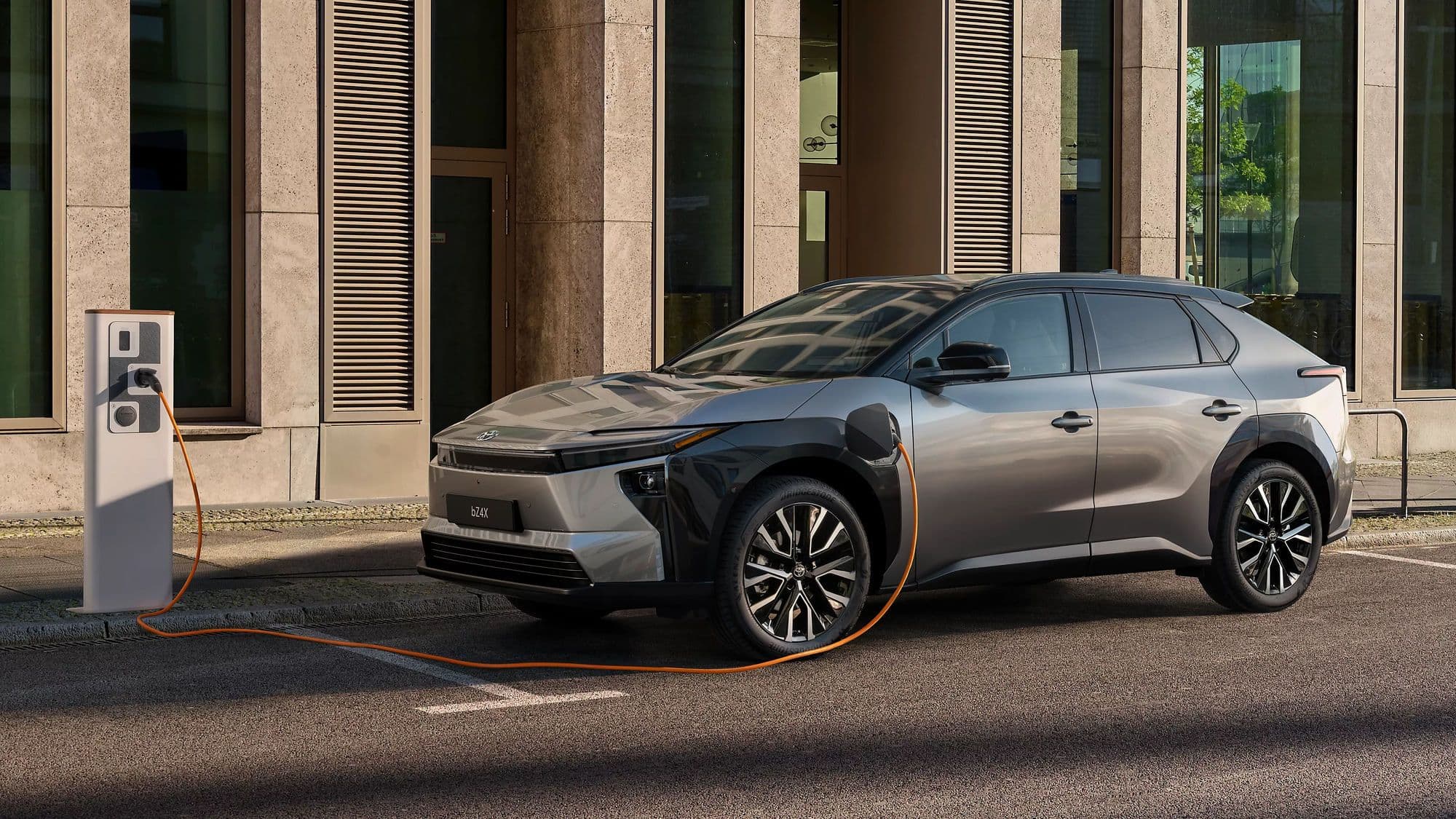 Toyota bZ4X en charge — 100% Électrique